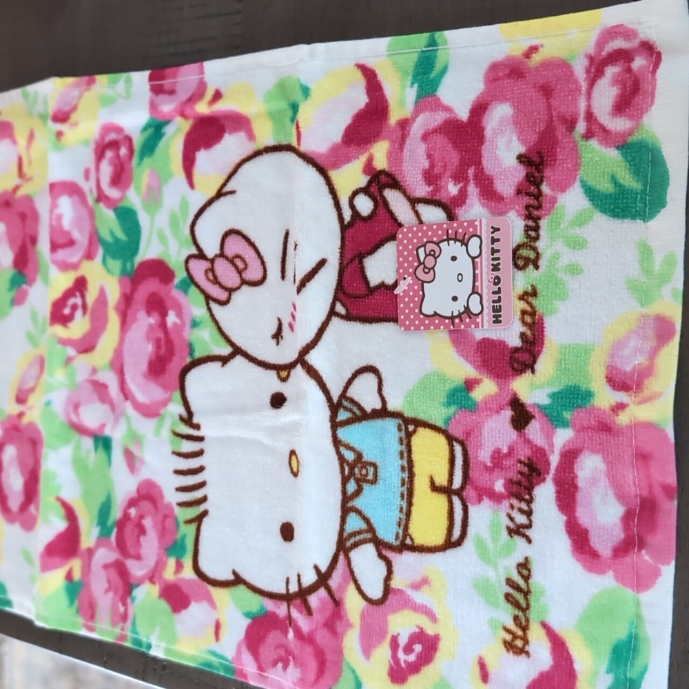 🆕 Hello Kitty Hand Towels - 2 - Picture 3 of 9